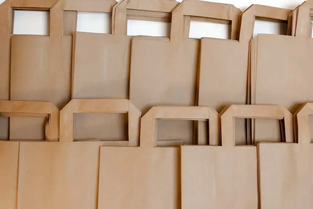 Almacenar empaques biodegradables en bodegas ordenadas