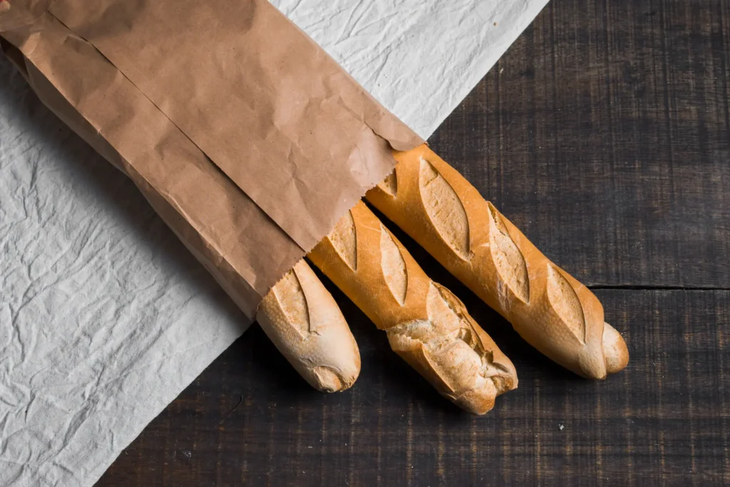 empaques biodegradables para panaderías en exhibición de productos