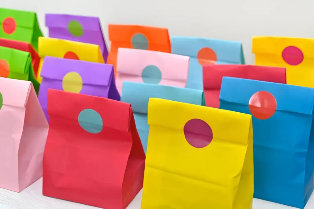 empaques biodegradables para jugueterías y tiendas de regalos fundas de colores